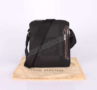 Louis Vuitton M93044 black