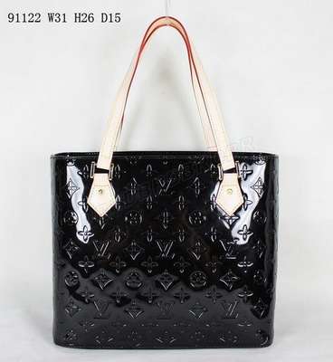 Louis Vuitton M91122 black